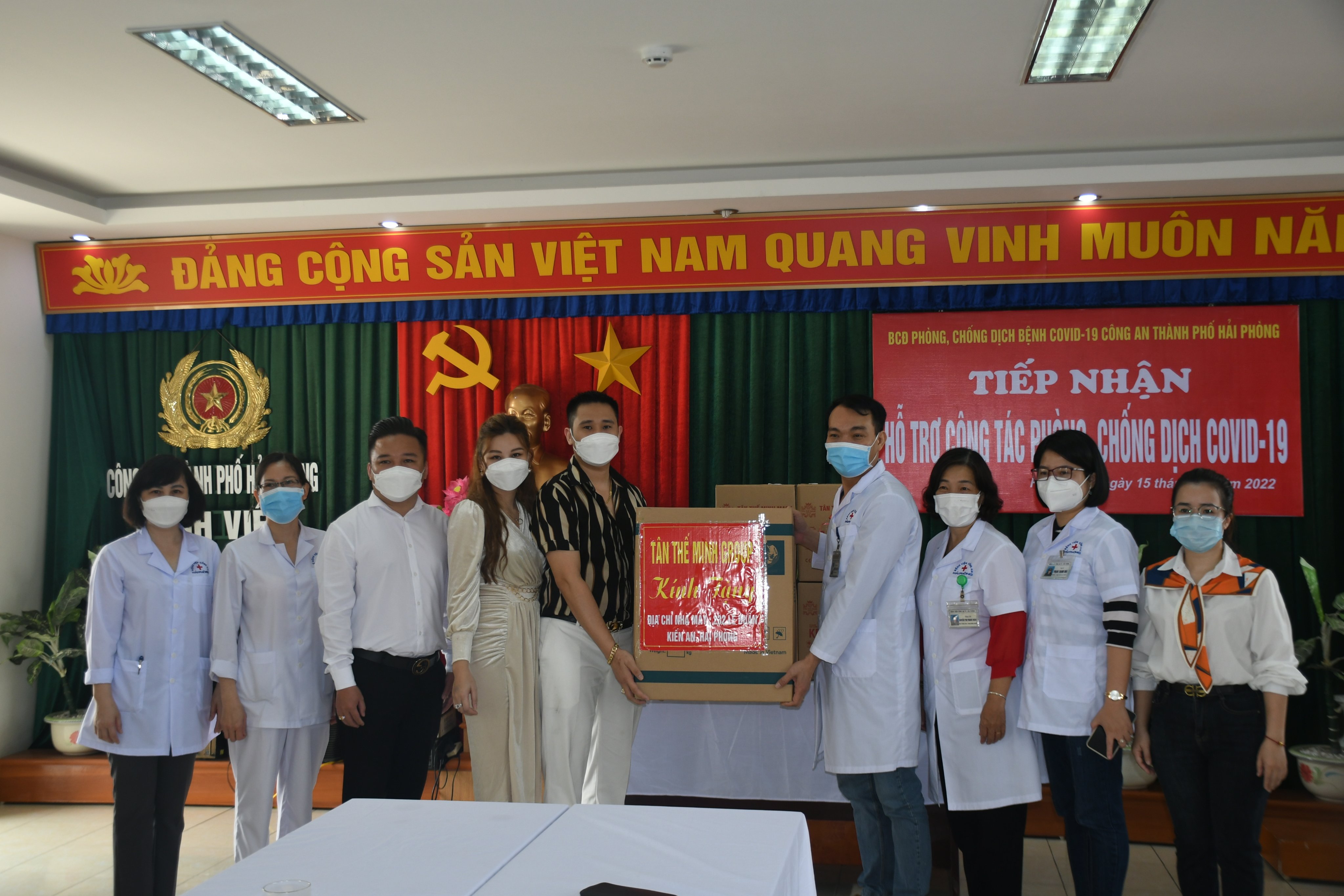 Bệnh viện Công an thành phố: Tiếp nhận 50.000 khẩu trang y tế ủng hộ phòng, chống dịch Covid-19